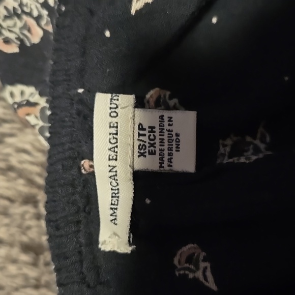 American Eagle Black and White Paisley Women's Top XS - Picture 2 of 2